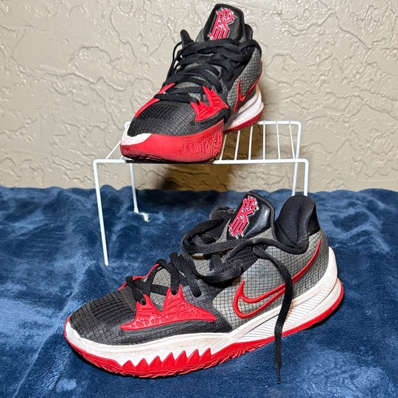 Nike Kyrie Low 4 "Bred" Men's Size 10.5 - Picture 1 of 10